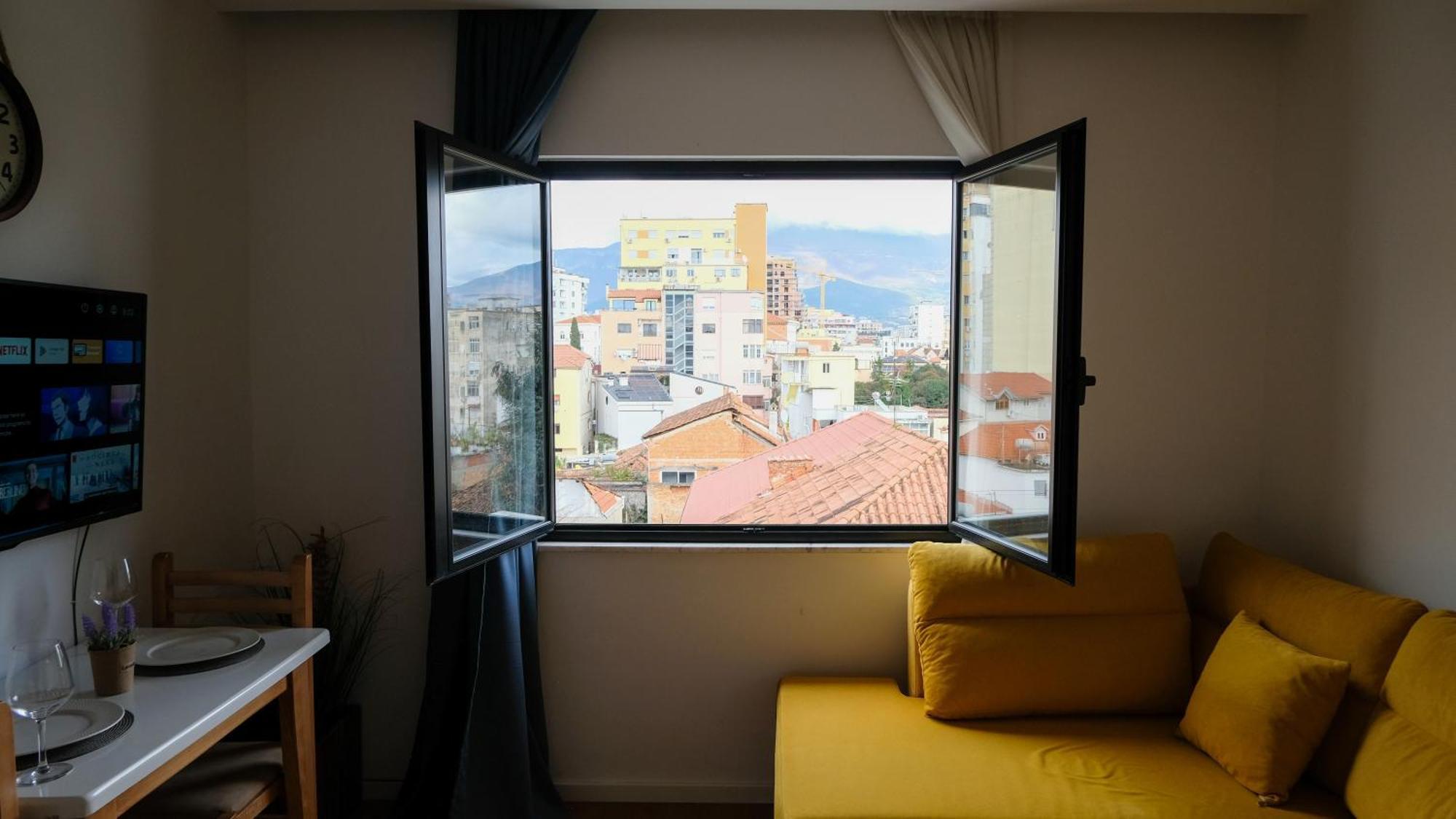 2E Center Apartment Тирана Екстер'єр фото